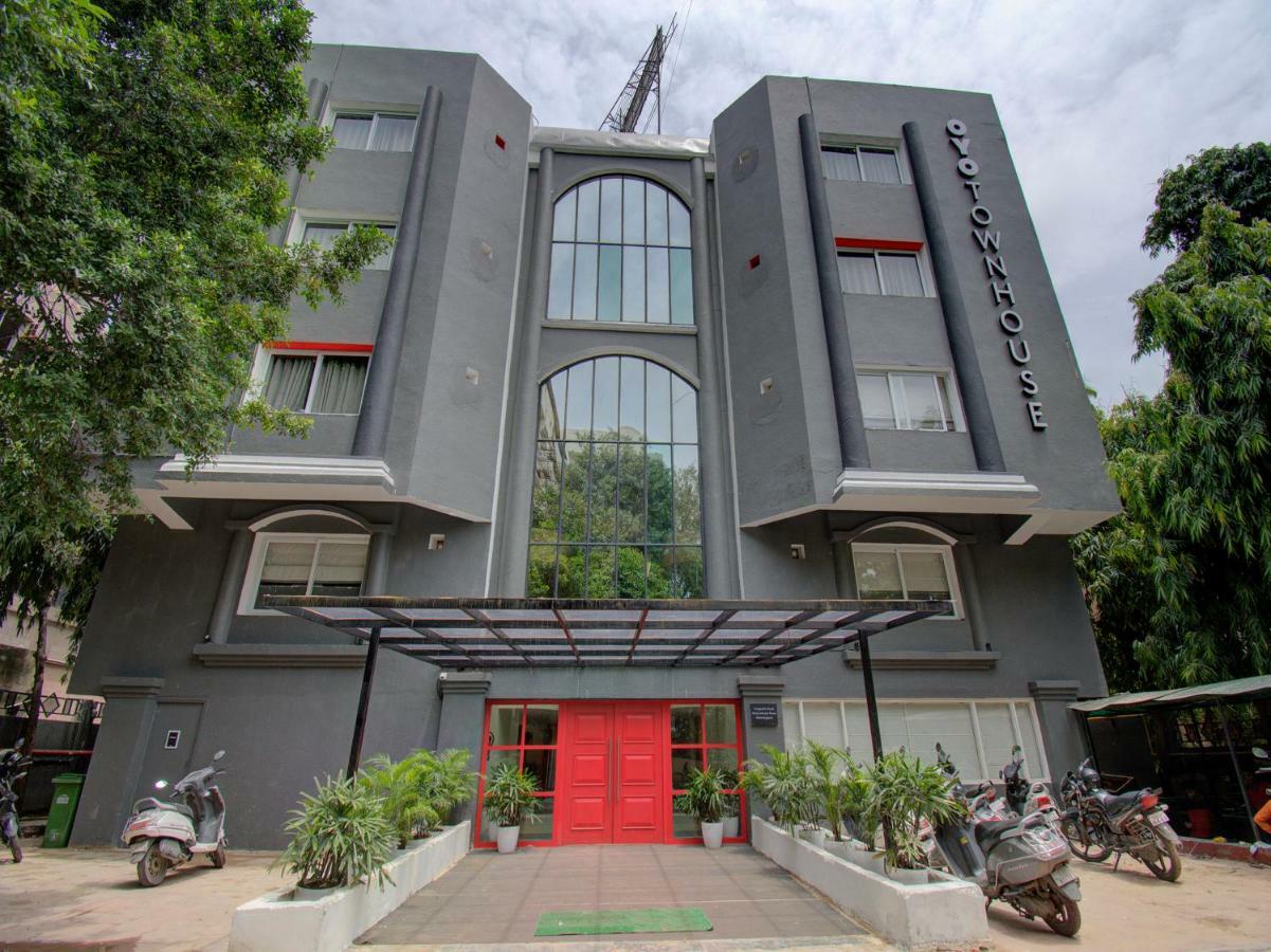 Oyo Townhouse 150 Shreyas Colony Ahmedabad Exterior foto