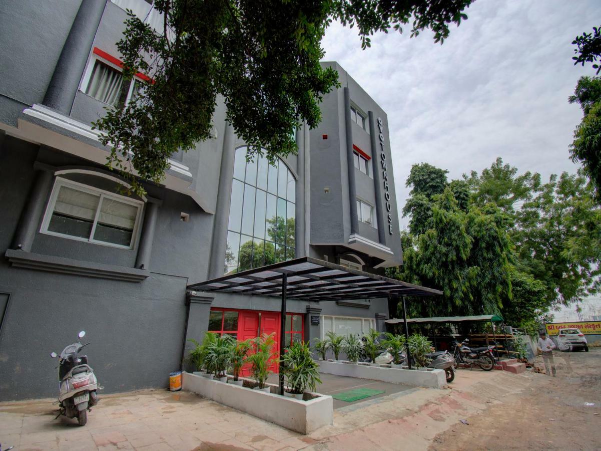 Oyo Townhouse 150 Shreyas Colony Ahmedabad Exterior foto